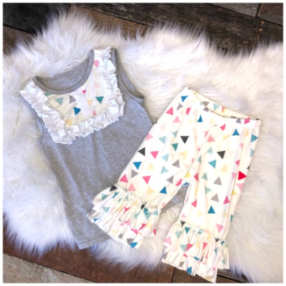 The Triangles Capri Set